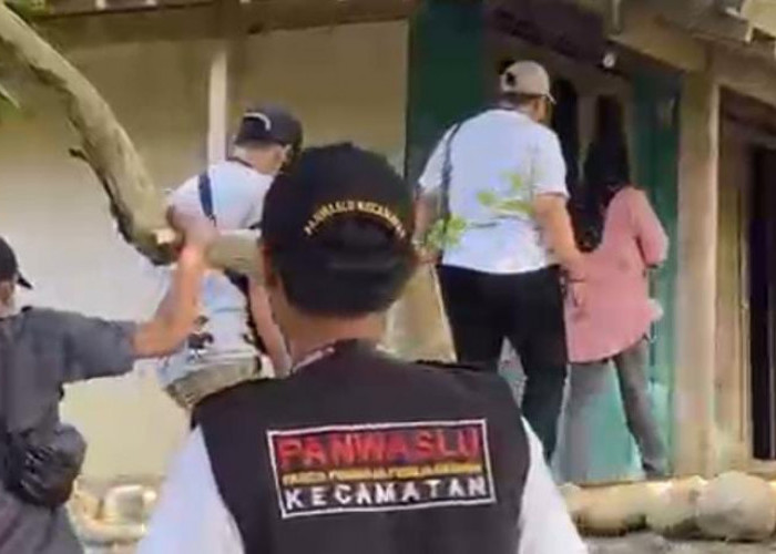 Demi Uji Petik, Komisioner Bawaslu Kabupaten Tegal Rela Jalan Kaki di Lereng Gunung Slamet  