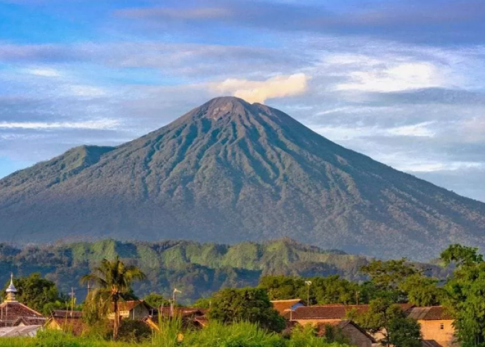 5 Mitos Gunung Slamet yang Masih Melekat di Masyarakat, Masih Percaya?