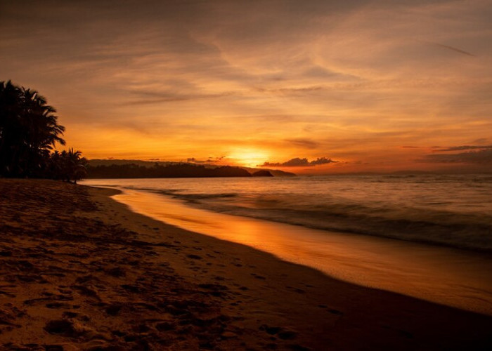 4 Pantai di Tegal dengan Spot Sunset Terbaik dan Memukau