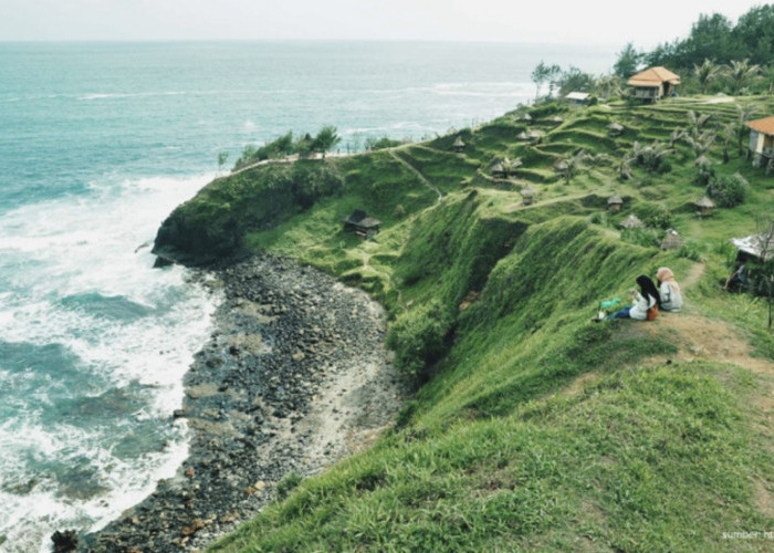 Liburan Asyik di 3 Pantai Jawa Tengah Ini, Cocok untuk Healing dan Menyatu dengan Alam!