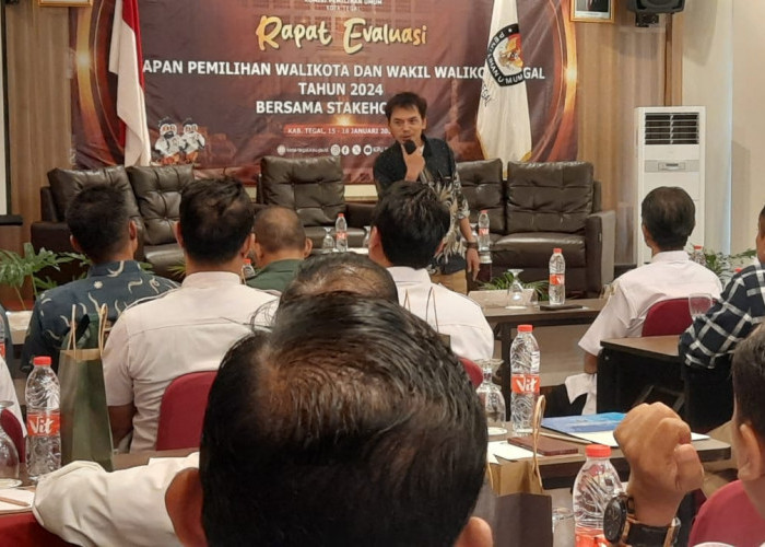 Hujan Pantun Warnai Evaluasi Tahapan Pilkada 2024 di Tegal