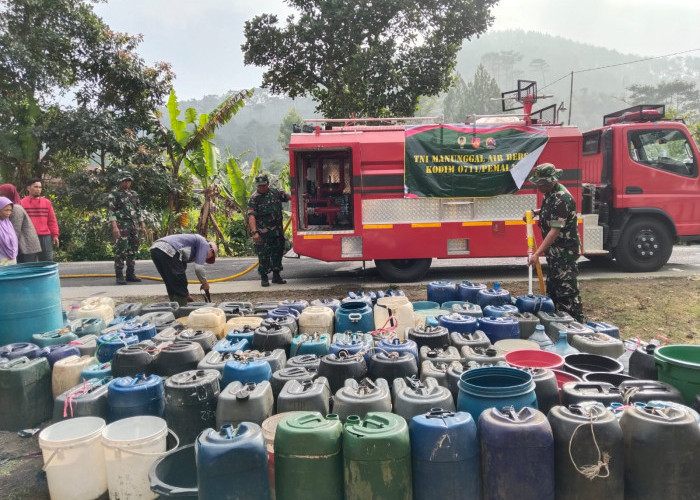 Kodim 0711/Pemalang Salurkan Bantuan 5.000 Liter Air Bersih untuk Warga Terdampak Kekeringan di Desa Gombong