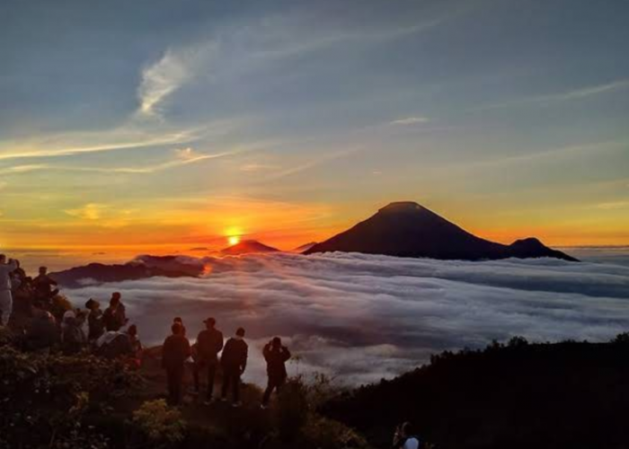 Tips & Panduan Menikmati Sunrise di Bukit Sikunir Dieng, Spot Favorit Wisatawan