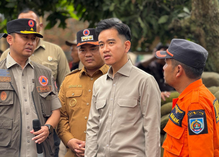 Wapres RI Kunjungi Pengungsi Tanah Bergerak di Tegal, Minta Warga Tak Paksakan Diri