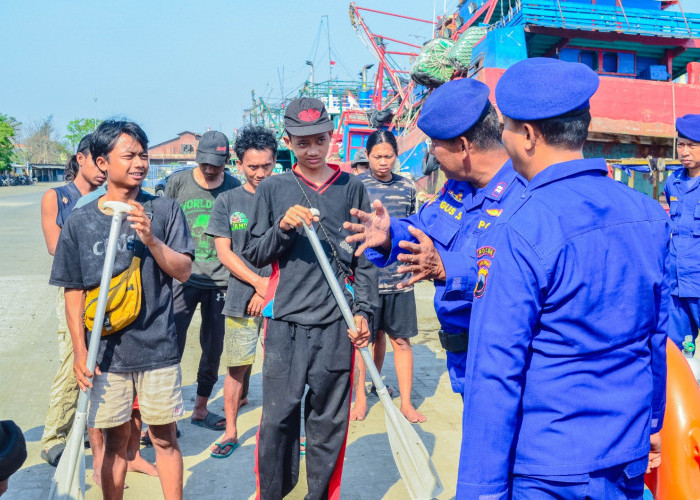 Aksi Polisi Peduli Pendidikan Satpolairud Tegal di Pelabuhan Pelindo