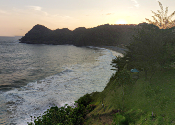 Tips Berkunjung ke Pantai Selatan Kebumen: Jalur Aman, Peringatan Ombak, dan Spot Foto
