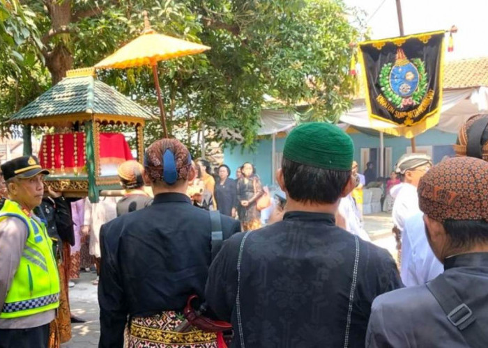 Khidmatnya Upacara Adat Wilujengan Ganti Langse di Makam Amangkurat Tegal
