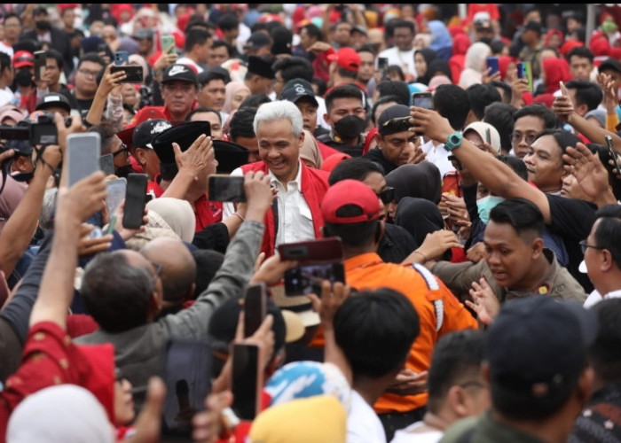 Ganjar Beri Motivasi UMKM di Surabaya, Warga Antusias Menyambut : Pak Aku Bocahmu