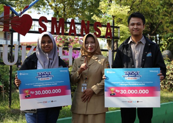  Sukses Gelar Tryout UTBK 2025, Telkomsel Serahkan Hadiah Rp 60 Juta Pada Siswa SMAN 1 Sukoharjo