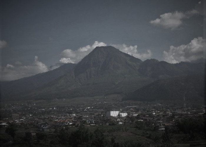 Rahasia Mistis di Balik Pesona Gunung Panderman, Benarkah Ada  Pasar Hantu di Latar Ombo?