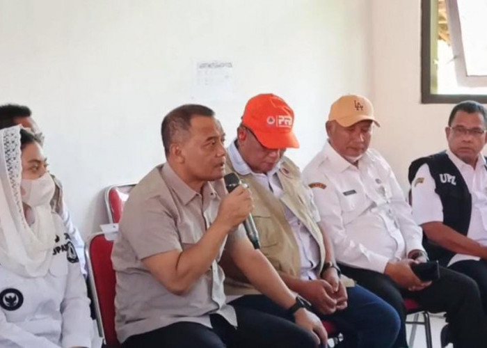 Jalan Cilibur Brebes Putus Total Akibat Longsor, Gubernur Ahmad Luthfi Instruksikan Sekolah Tetap Jalan