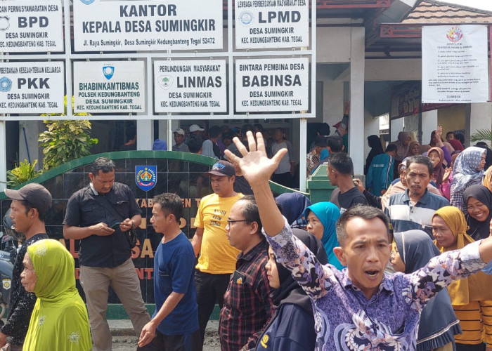 Panas! Panitia Pilkades Sumingkir Kabupaten Tegal Diprotes, Puluhan Warga Geruduk Balai Desa 
