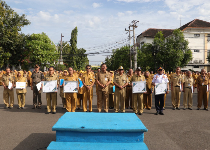 Penghujung 2025, Tujuh ASN di Tegal Terima SK Pensiun