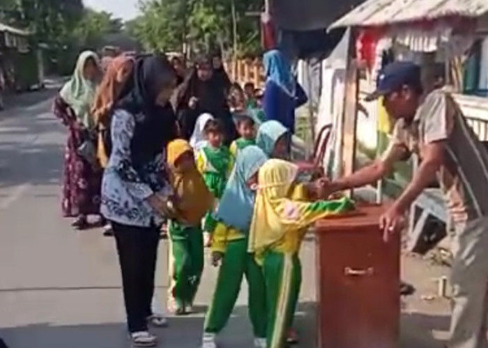 Aksi Anak-anak PAUD di Luwungbata Brebes Ini Bikin Pengurus Masjid Baitul Mutaqqin Terharu