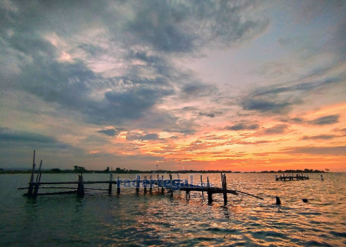 Menikmati Senja di Pantai Marina Semarang, Spot Sunset Terbaik dengan Suasana Tropis