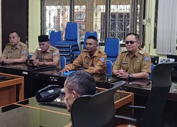Audiensi ke DPRD soal Pemberhentian Perangkat Desa, Kades Brekat Didampingi DPC Apdesi