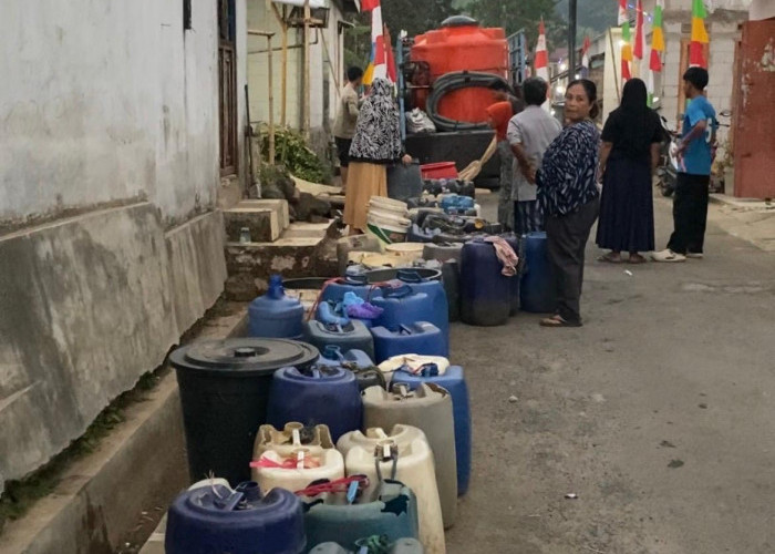 Komunitas Pemuda Nyalembeng Salurkan Bantuan Air Bersih di Pulosari Pemalang