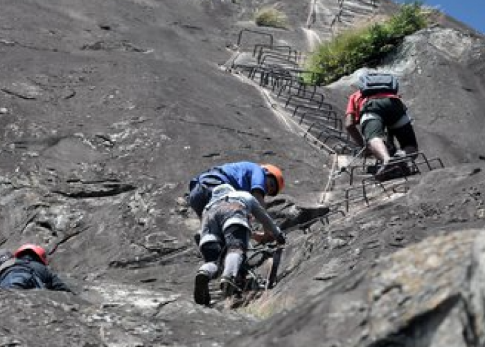 4 Perlengkapan Wajib di Bawa Saat Mendaki Gunung Slamet, Awas Perlengkapan Nomor 4 Jangan Sampai Tertinggal
