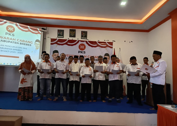 17 DPC PKS se-Brebes Resmi Dikukuhkan, Mizan: Layanan Masyarakat Harus Maksimal