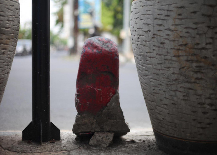 Misteri Batu Merah Simpang Gili Tugel Tegal, Benarkah Terkait Titik Nol dan Warisan Sejarah?