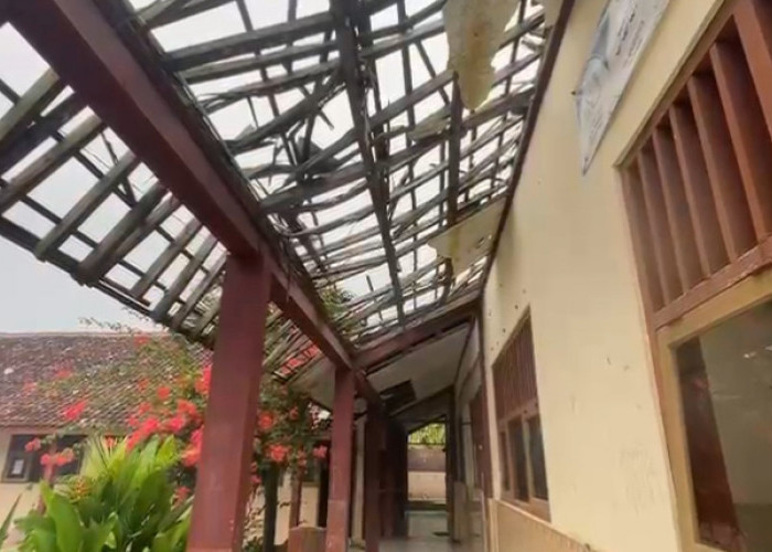Tiga Ruang Kelas SD Negeri di Brebes Rusak, Siswa Belajar Bergiliran
