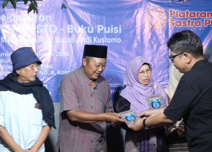 Manifesto: Buku Puisi Diluncurkan, Kota Tegal Hujan Syair Penuh Makna
