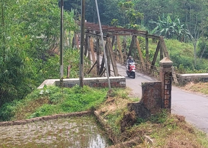 Kerusakan Jembatan Kalierang Cilongok Kian Parah, Tiang Penyangga Sudah Rapuh