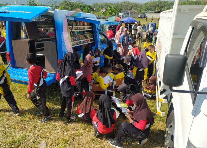 Bus Perpustakaan Keliling Soetta Diserbu Siswa SD di Tegal, Bawa Misi Pemerataan Literasi Desa