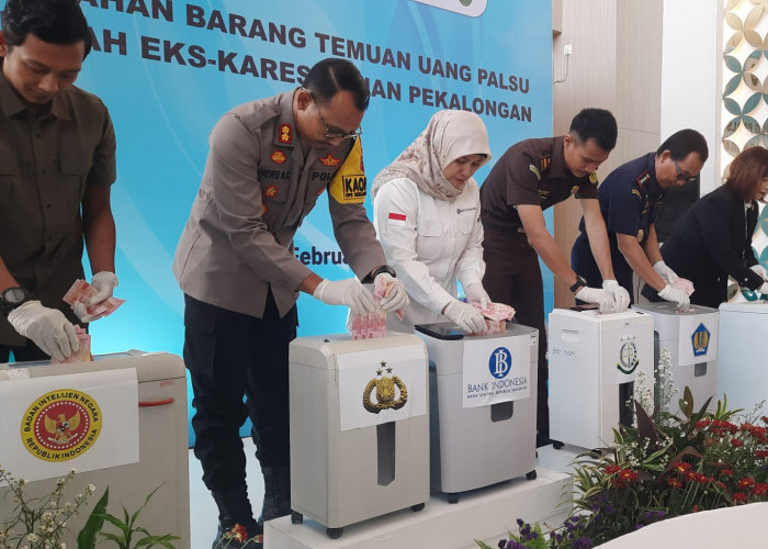 Didominasi Menyerupai Pecahan Rp100.000, 19.834 Lembar Uang Palsu Hasil Temuan Dimusnahkan
