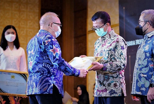 Pemkab Tegal Raih Anugerah Pembinaan UMKM dari Suara Merdeka Network  
