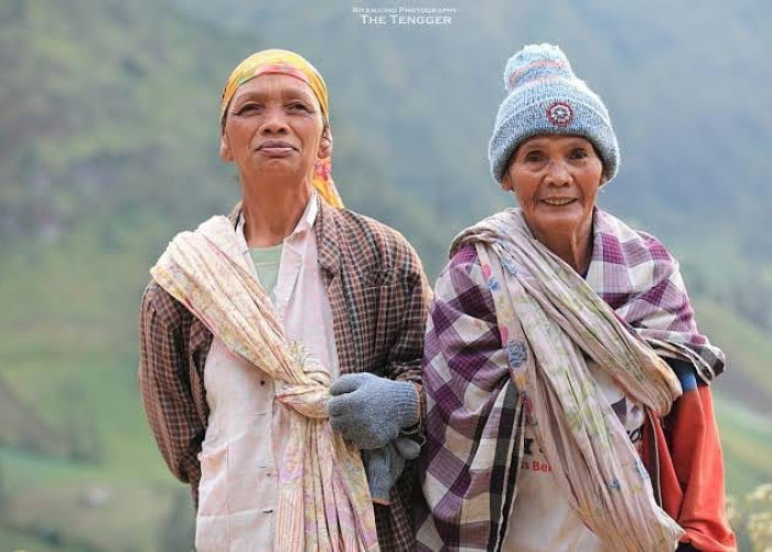 Kearifan Budaya Lokal Suku Tengger Bromo, Sistem Penanggalan Tahun Saka  Hingga Tradisi  Pakai  Sarung