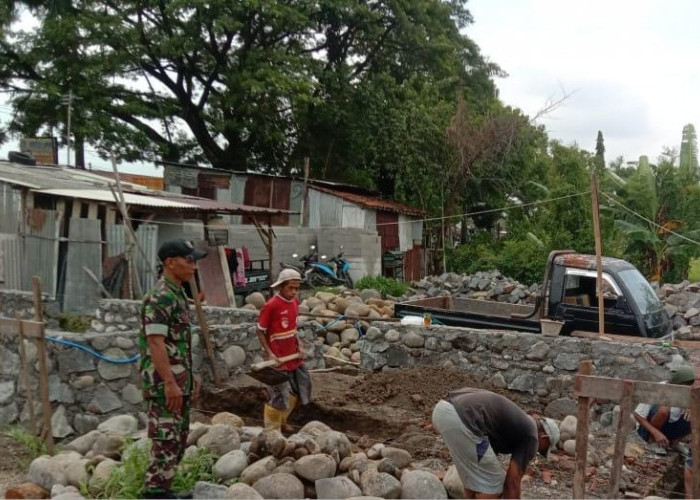 Babinsa di Tegal Turun Tangan, Kawal Percepatan Pembangunan Koperasi Merah Putih Dukuhsalam