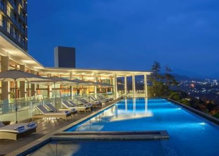 10 Hotel dengan Kolam Renang di Jawa Tengah, Terbaik untuk Menginap saat Liburan
