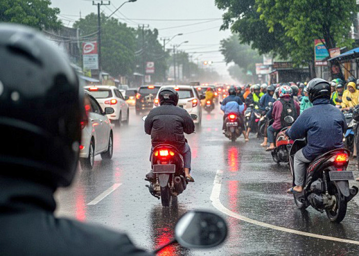 Tim Safety Riding Astra Motor Jateng Beri Tips Cari Aman Berkendara Saat Hujan
