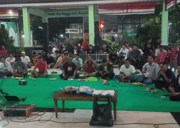 Antusias! Warga Nobar Final Liga Champions Arsenal vs PSG di Pendopo Comal Pemalang