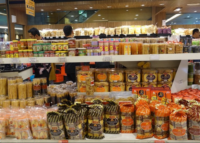 Wajib ke Sini! 5 Pusat Oleh-Oleh Terbaik di Bandung yang Harga per Itemnya Masih Murah