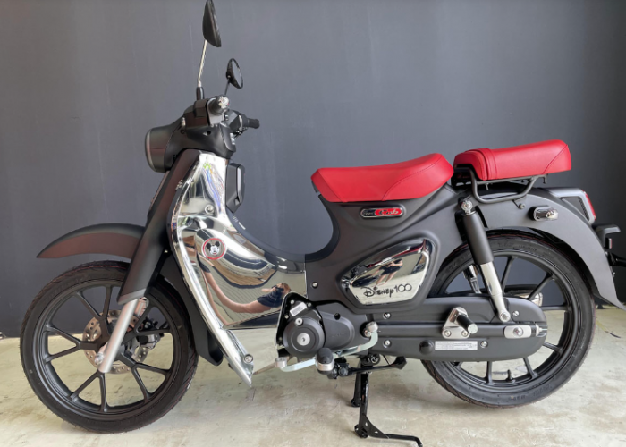 Nggak Ada di Indonesia, Ini Penampakan Honda C125 Special Edition Disney 100th yang Harganya Nggak Ngotak