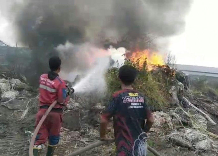 Percikan Las Picu Kebakaran di Pabrik Solder Talang Tegal, Gudang Nyaris Terbakar
