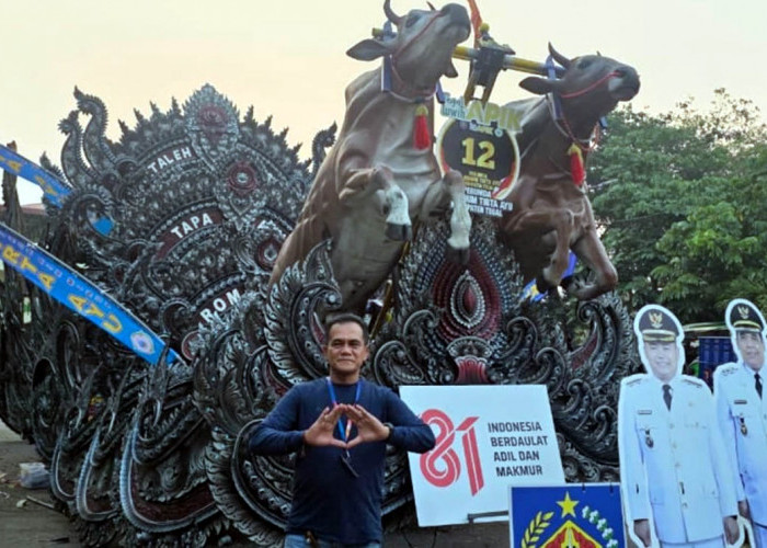 Replika Karapan Sapi Perumda Tirta Ayu Hipnotis Penonton Slawi Night Carnival 2026