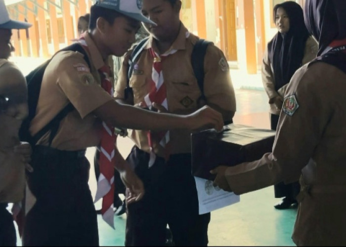 Tersentuh Kondisi Korban Bencana, Siswa SMK Satya Praja 2 Petarukan Turun Berdonasi