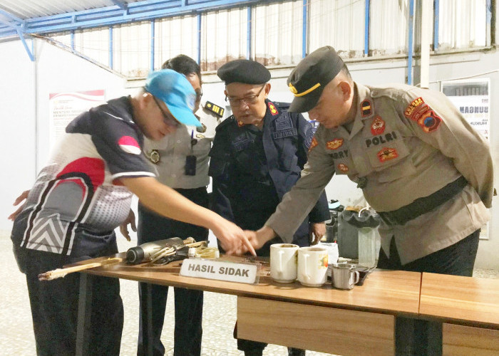Razia Serentak Lapas Tegal, Petugas Sita Korek hingga Kabel