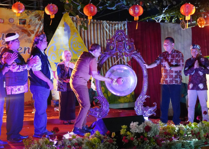 Wali Kota Tegal Dedy Yon Buka Mintaragen Culture Carnival 2025 