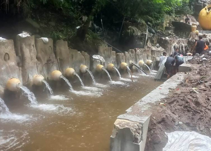 Mengungkap Asal Usul Pancuran 13 Guci Tegal dan Kisah Pangeran Sutra Wijaya