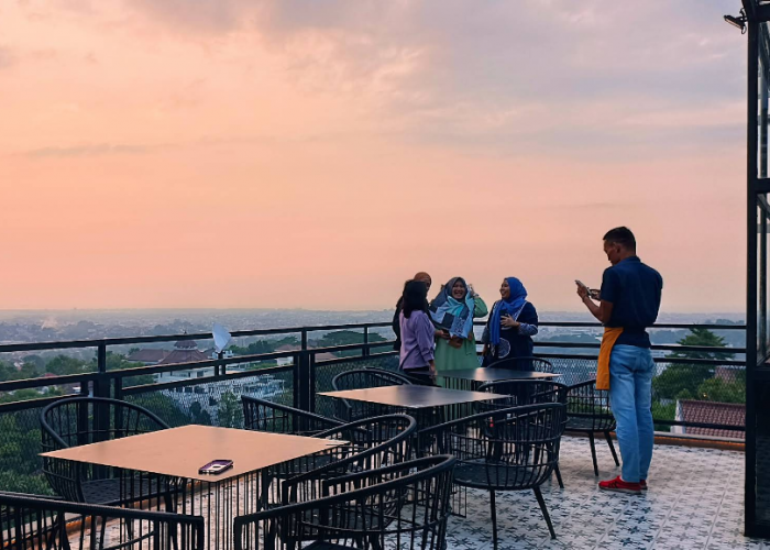 Nongkrong Asyik di Kafe Rooftop Semarang, View Sunset hingga Citylight