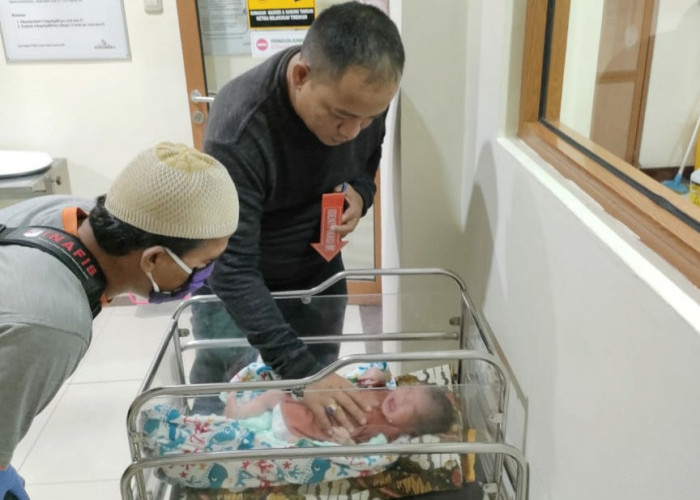 Warga Pemalang Temukan Bayi Terbungkus Kardus Air Mineral di Depan Warung