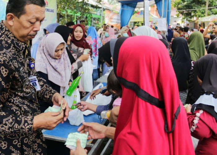 Ribuan Warga Desa Sima Kabupaten Pemalang Serbu Pasar Murah