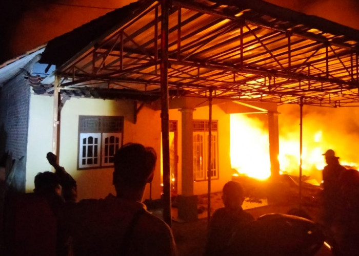 Gudang Rongsok di Banjarharjo Brebes Terbakar, Kerugian Capai Ratusan Juta