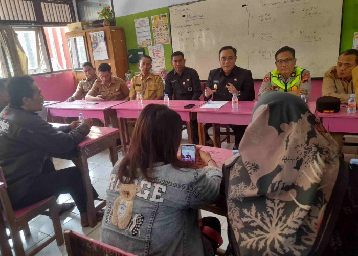Ratusan Warga Gruduk SDN 01 Kebondalem Pemalang, Tuntut Kasek Dicopot Usai Siswa Kelas II Meninggal