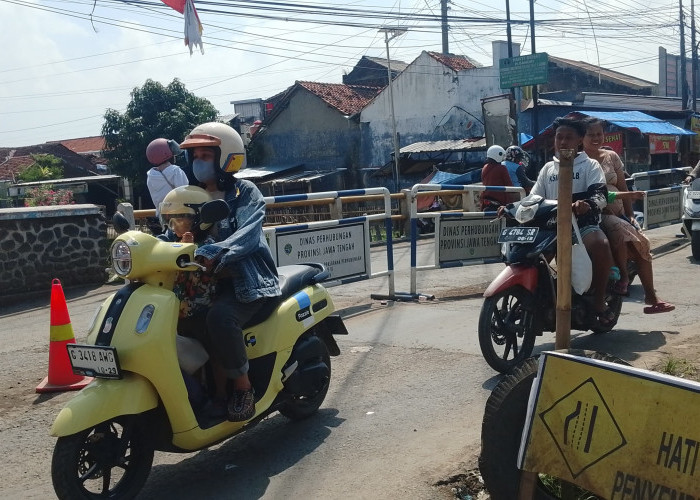 Kondisi Jembatan Jalan Provinsi Jalur Jatibarang-Ketanggungan Brebes Memprihatinkan 