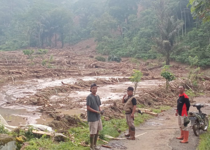 Longsor di Brebes, Dua Desa di Kecamatan Salem Terisolir